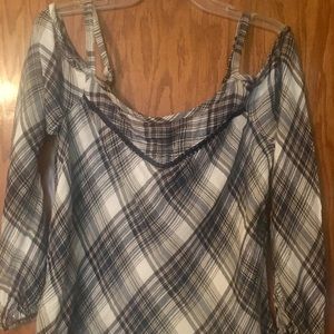 Jessica Simpson off shoulder shirt size Medium